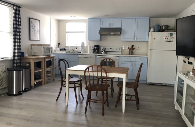 Oceanblock & Downtown Bethany - 1 bed/1.5 bathroom with Outdoor Space and Grill