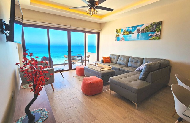 OceanDreams 3 BR 2 BA - New Condo - Fantastic Views - Full kitchen
