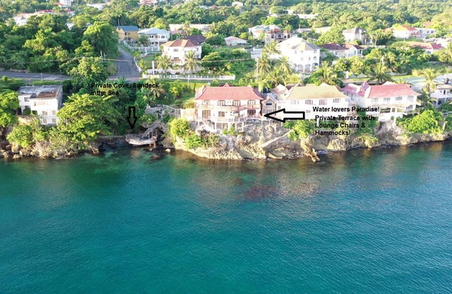 Oceanfront 2 bed/room Apartment in Ocho Rios - Sleeps 4 Optional Yacht Charter