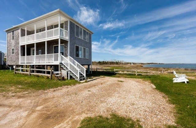 OCEANFRONT! 4.2 STEPS to Shore!