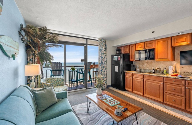 Oceanfront - Balcony - Kitchen - Pools - Hot tubs