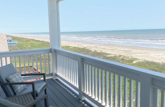 Oceanfront/Beachfront Vacation Beach Home 3BR, 3.5 Bath