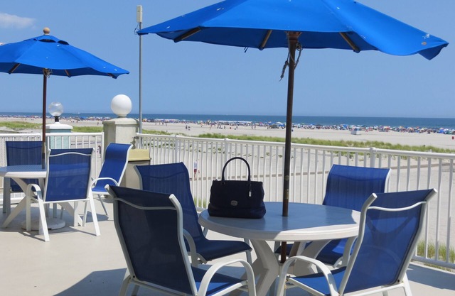 Oceanfront Beauty 2BR 2BA W/Deck -2 Heated Pools, Elev, Decks, Grills