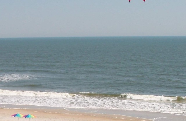 Oceanfront Condo with Beautiful View. Top floor, Elevator, Easy Beach Access.