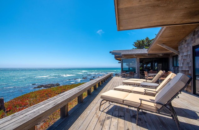 Oceanfront, Classic, Vintage Nautical Cambria at it's BEST! Fabulous Views!