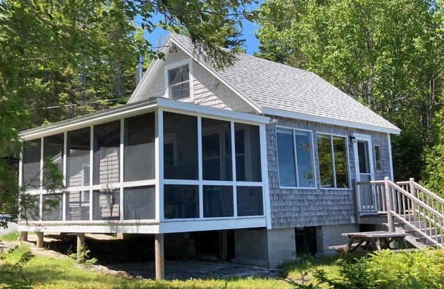 Oceanfront Cottage, Spectacular Views. Hodgkins Haven