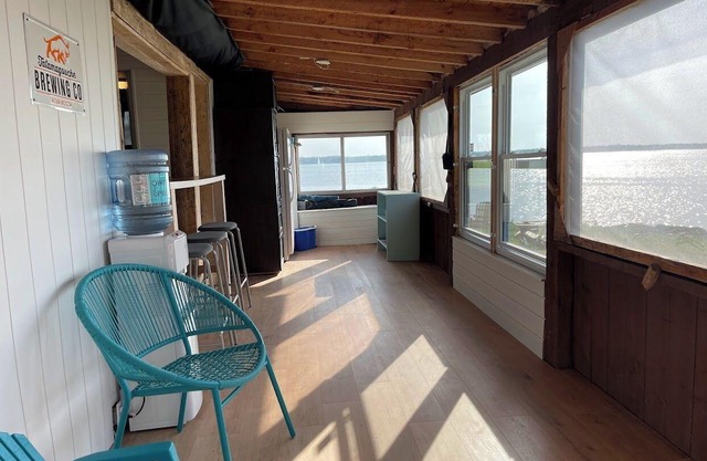 Oceanfront Cozy 2 bed Cottage in Brule Shore, pet friendly, firepit,