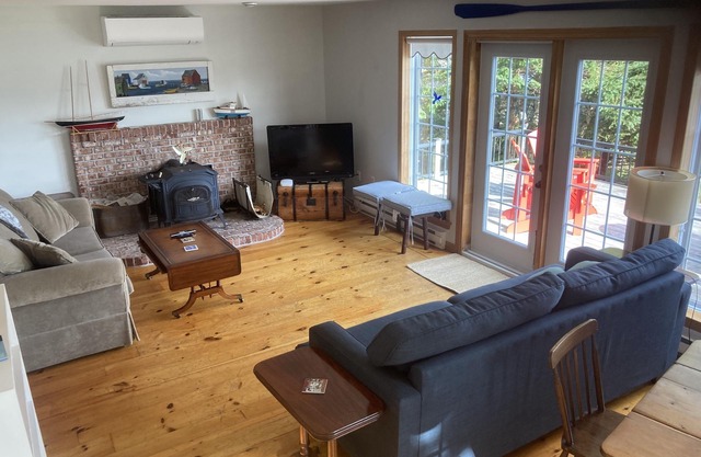 Oceanfront Home in Hubbards -30 Minutes From Halifax