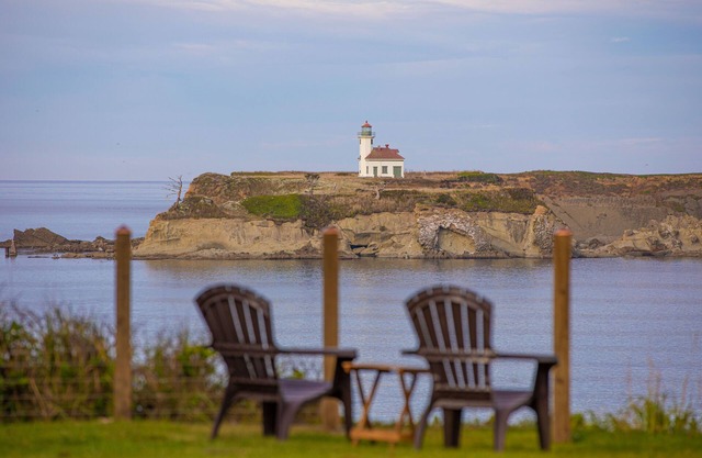 Oceanfront Home, Lighthouse, Beach Access, Spectacular Sunsets, Newly Remodeled