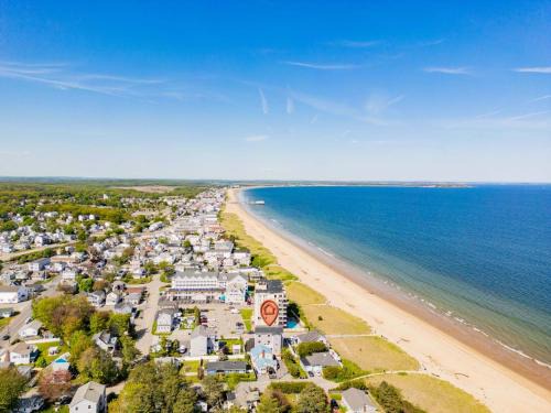 Oceanfront Home Beach Access Deck & Ping Pong