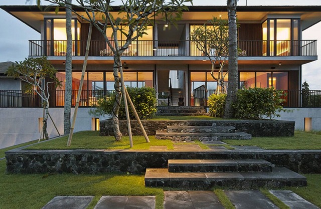 Oceanfront Luxury Escape – Bali Villa 1021
