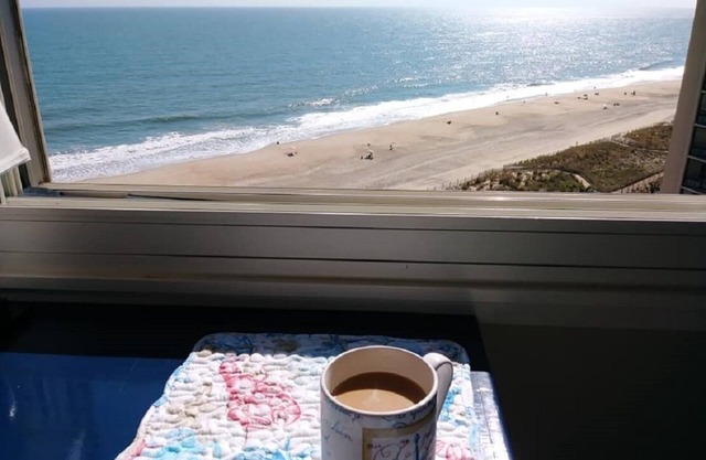 Oceanfront ~ On The Beach ~ Pool ~ 4 Seasons ~ Linens ~ Minutes To Boardwalk