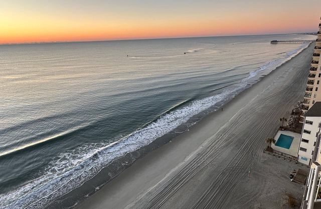 Oceanfront Penthouse Level! King bed Recliners Coffee Bar!