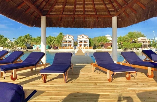 Oceanfront Penthouse 3 bed/3 ba Velento#3 Pool/private dock/free paddleboards