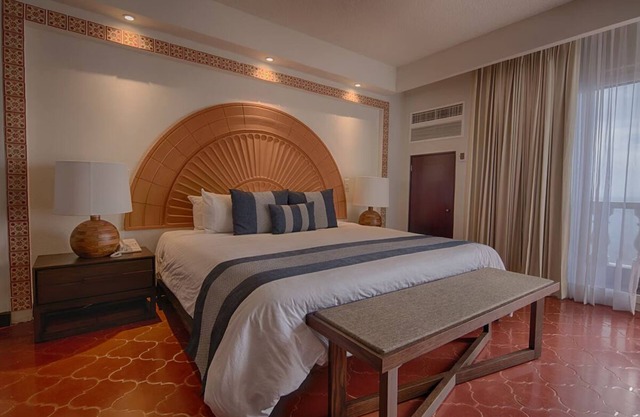 Oceanfront Resort w/Scenic Pools & Easy Beach Access, Ideal for Romantic Stay