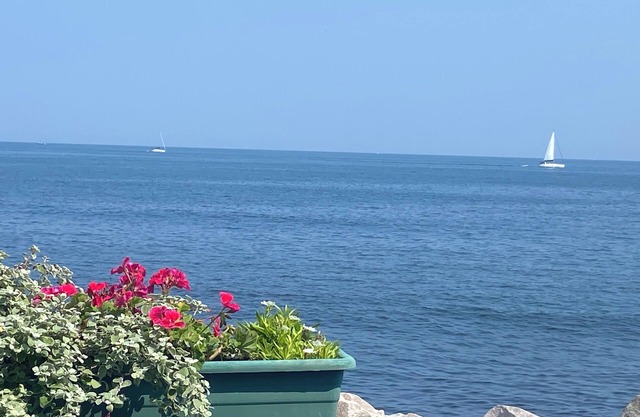 Oceanfront Seaside Cottage on the Point Judith Peninsula in Narragansett