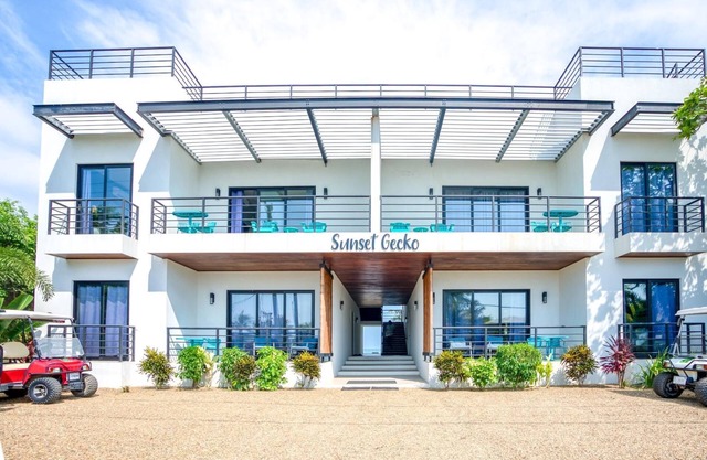 Oceanfront Sunset Gecko Condo - Second Floor 2B