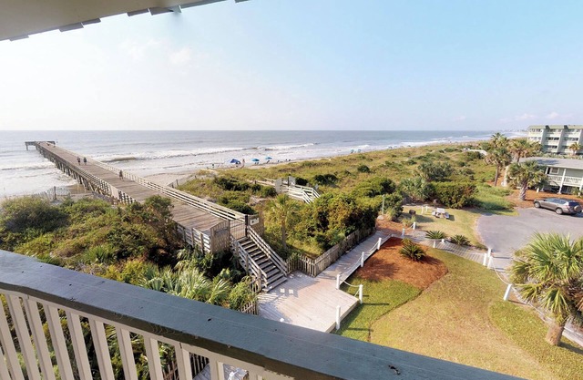 Oceanfront, Top Floor/Corner Sea Cabin, Gorgeous Views with Pool