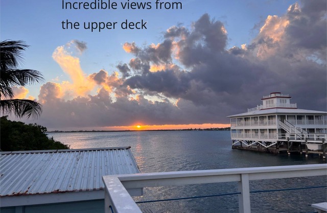 Oceanfront Utila Guest Suite, Sea Horse 2 bdrm 1ba full kitchen