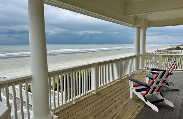 Oceanfront w/sandy beach all day! 4100sq ft. Retreat w/Private walk, Pet’s ok!