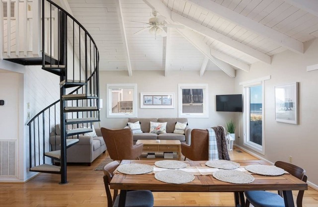 Oceanfront with Panoramic Views, Newly Renovated!