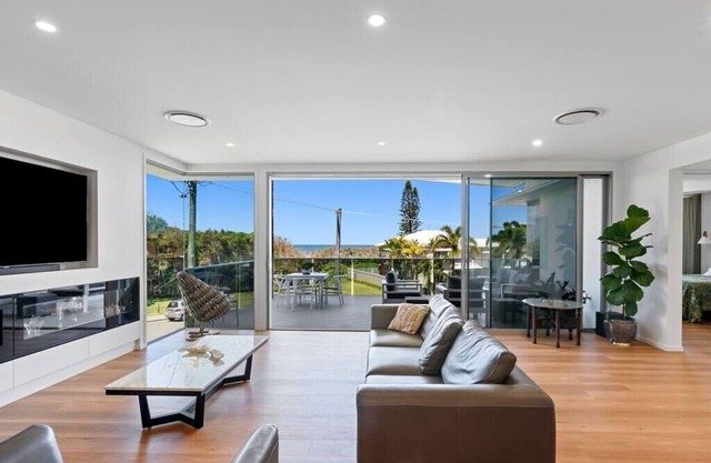 Oceanfront with Pool -Steps Away from Shelly Beach