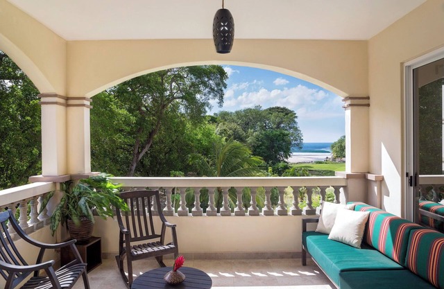 Oceanview 3 bedroom condo, spectacular views of Colorados, 2 free bikes included