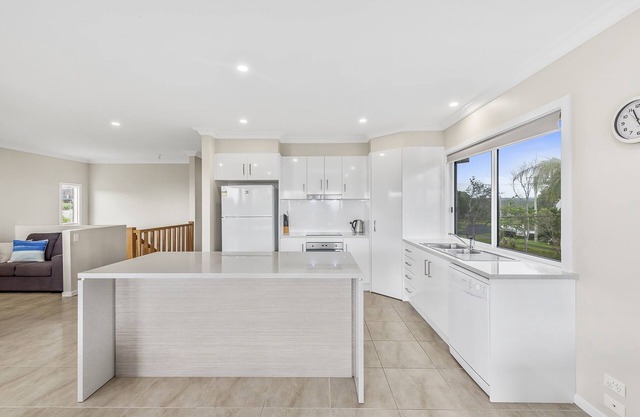 Oceanview Beachfront - 11B Fuller St