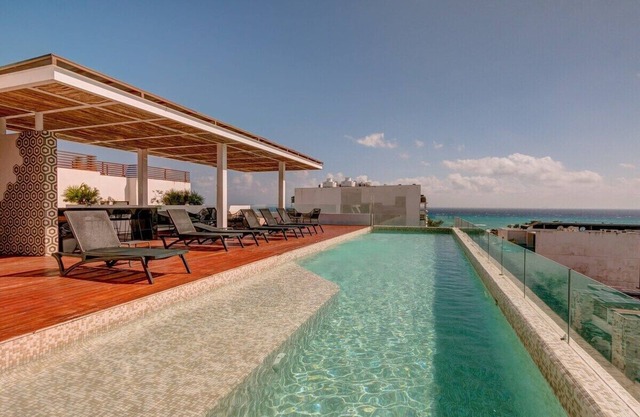Oceanview Roof Pool, Gym, Steps to Beach & 5th