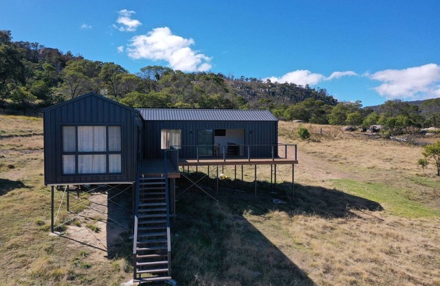 Off-Grid Farm Stay with Scenic Views