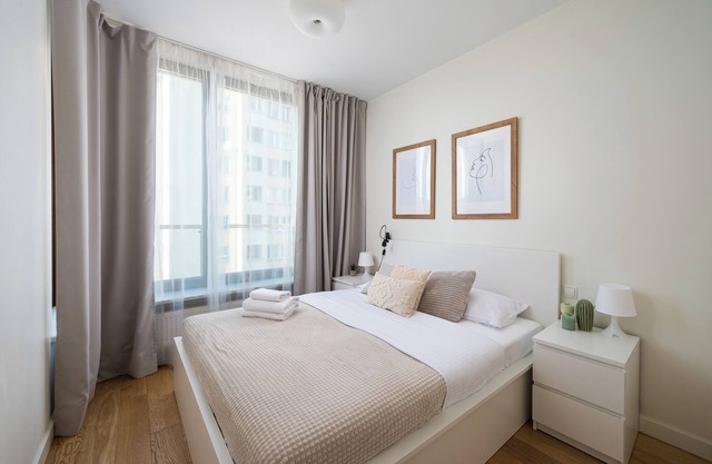 Ogrodowa Peaceful White Apartment