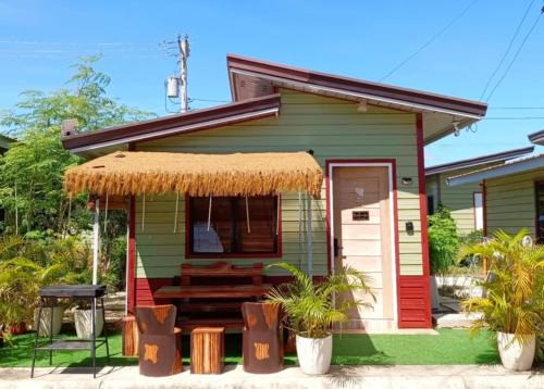 Olango Island - S&E-2 Tiny Guest House Fully Furnished with Hot Shower, Washer, Wi-Fi, Netflix & King-size Bed