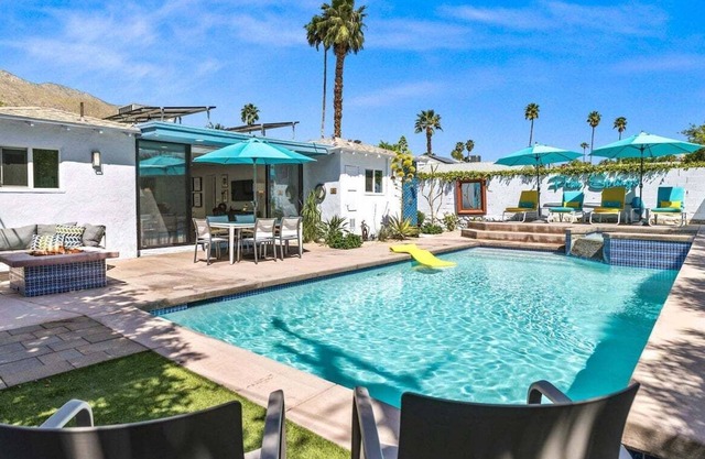 Old Blue Eyes – Palm Springs Home with Pool, Spa, Fire Pit & Privacy