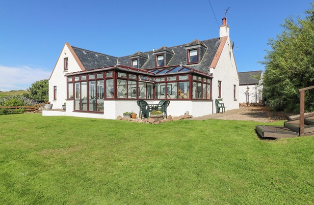 OLD COOPERAGE, pet friendly, country holiday cottage in Cruden Bay