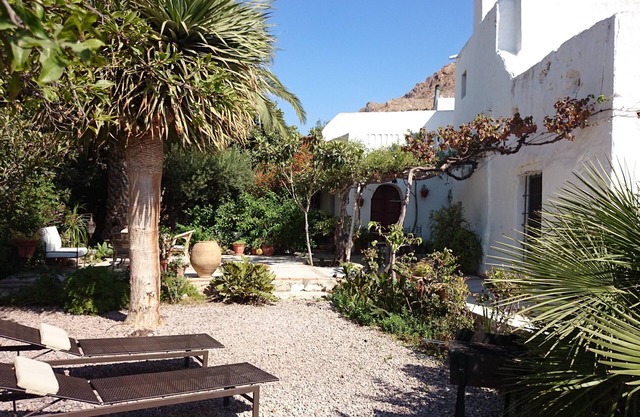 Old farmhouse in the quiet area of huertas. Ideal for families.