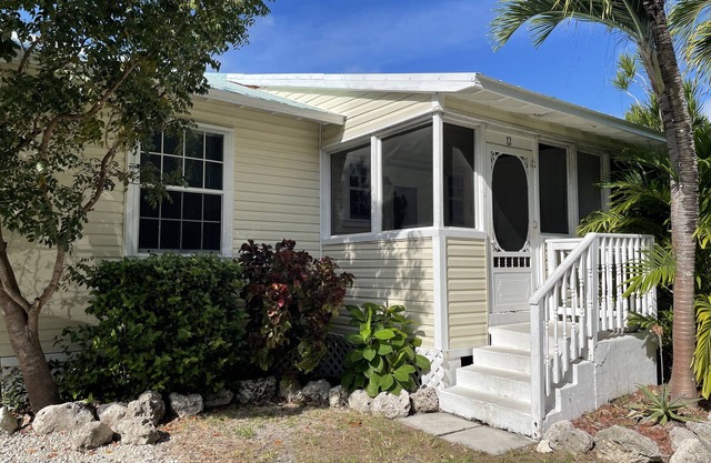 Old Florida Style, Dockage, Swimming Pool (shared), just 20 miles from Key West