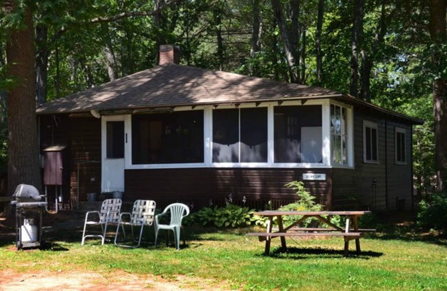 Old-Timey Lakeside Cottage w/natural sand beach, crystal-clear water! Pets ok