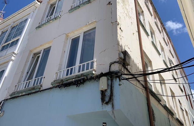 Old Town Centre and 100m from the beach