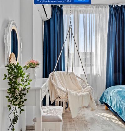 Old Town Hideaway - 5 Min Walk to Palace of Parliament and Old City - Best Neighborhood