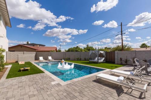 Old Town LuxeScape-6 Bedrooms-Private Pool&Spa