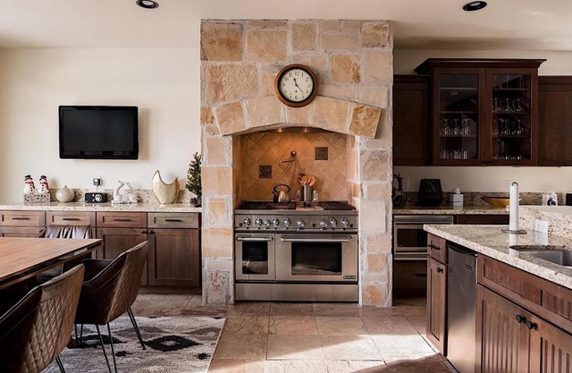 Old Town Luxury by Casago