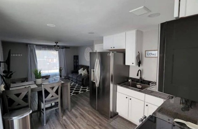 Old Town Modern 2bed/1bath home with patio & yard