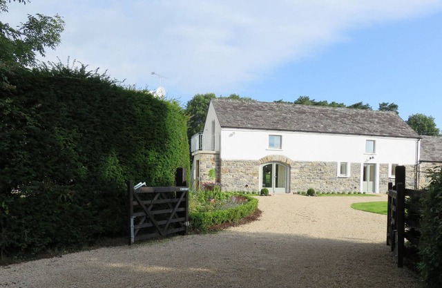 OLD VILLAGE BARN, pet friendly in Woodford, County Galway