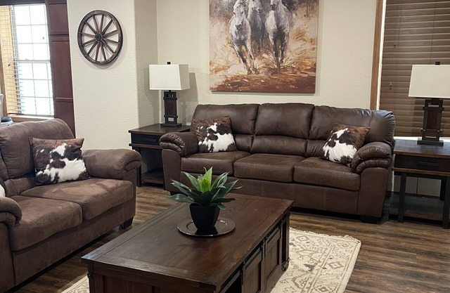Old West themed 2 Bedroom Apartment Downtown close to all tourist attractions