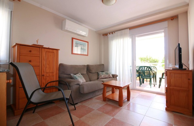 OLIVA HOLIDAYS 2- BY THE SEA WITH SWIMMING POOL