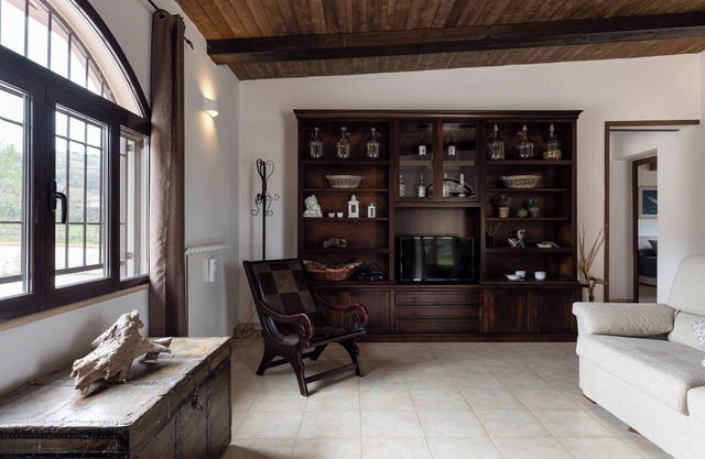 Olive tree cottage, with private parking