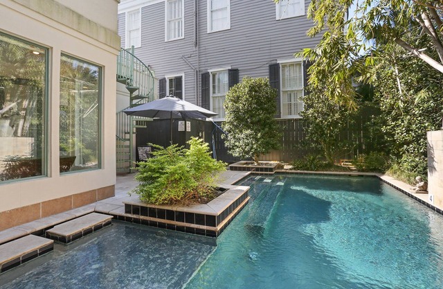 On Historic St Charles Avenue Streetcar Line with pool!