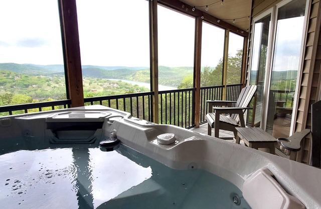 ON MOUNTAINTOP with amazing lake and island views!