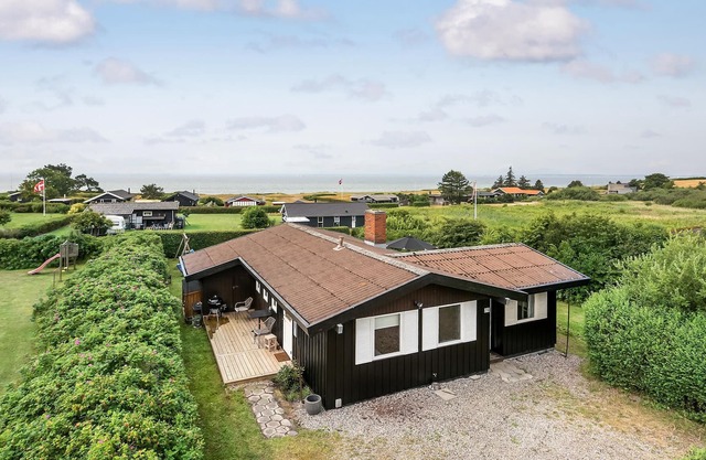 On one of the best plots of Kegnæs, with beautiful views over the sea, awaits you this beautiful and