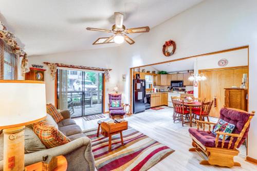 On-Site Lake and Pool Access Cabin in Newland!